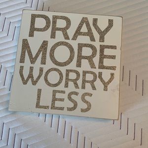 NWT DECOR - ADD to bundle for great discount!